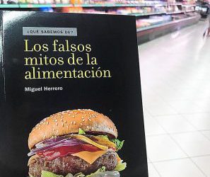 Ciencia en el Barrio: Miguel Herrero habla de su libro “Los falsos mitos de la alimentación” en su visita al IES Barrio Simancas